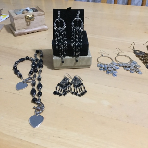 Pierced Earrings Necklace/ Bracelets - Picture 2 of 7